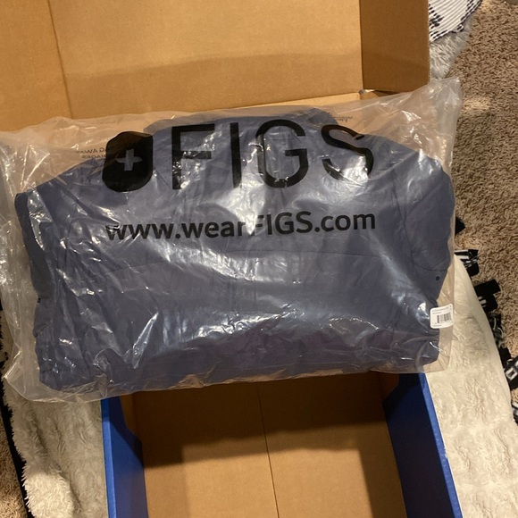 FIGS Quiet Navy Ozlem Puffer - Picture 6 of 7